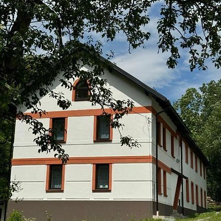 Tkalcovna U Zlateho Potoka Aparthotel Dobrany  Kültér fotó